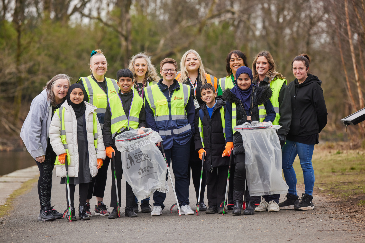 Cllr Lee-Ann Igbon and Council Leader, Bev Craig with volunteer litter pickers