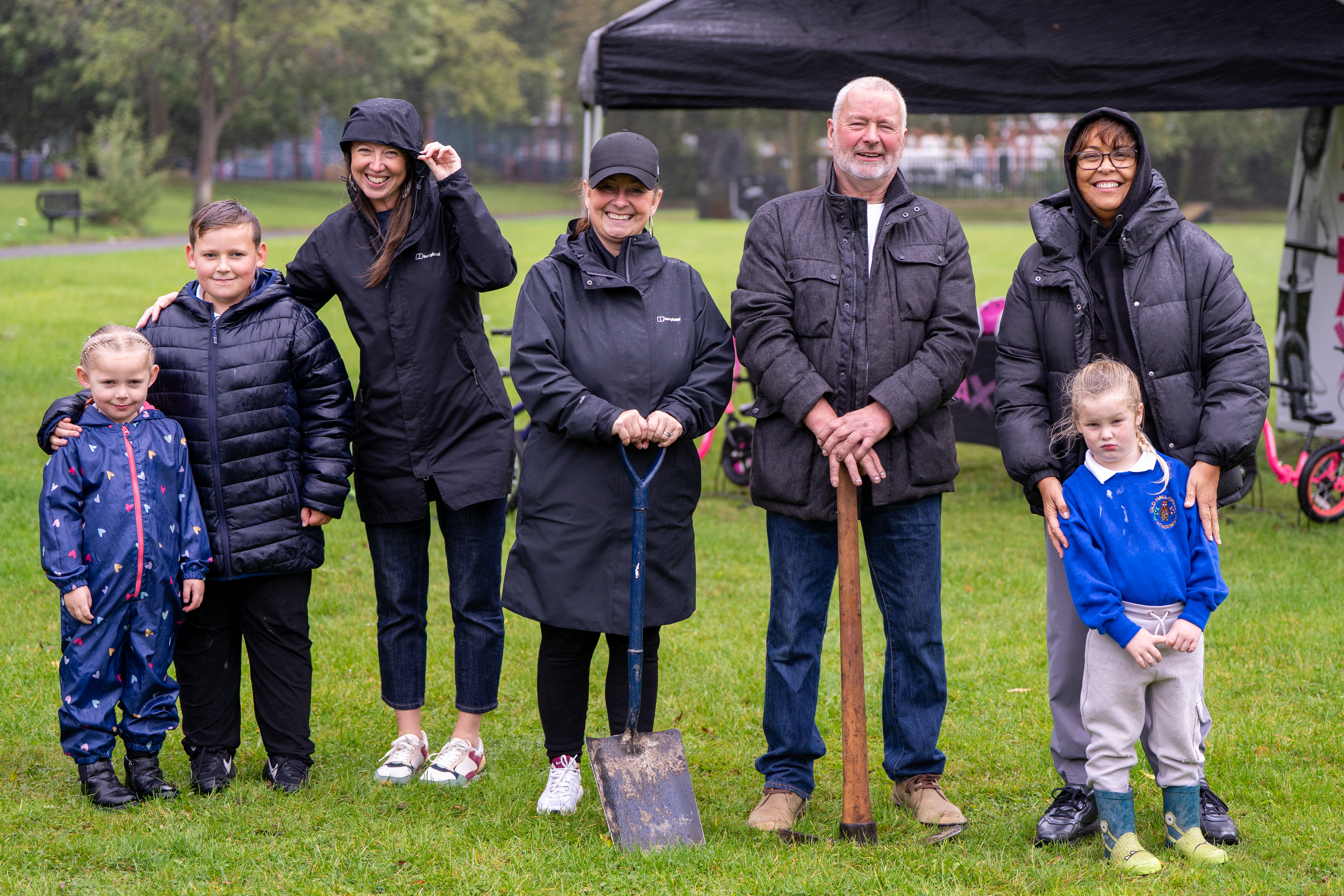Line up of community at the start of work on the MaxTrax trail in Delamere Park