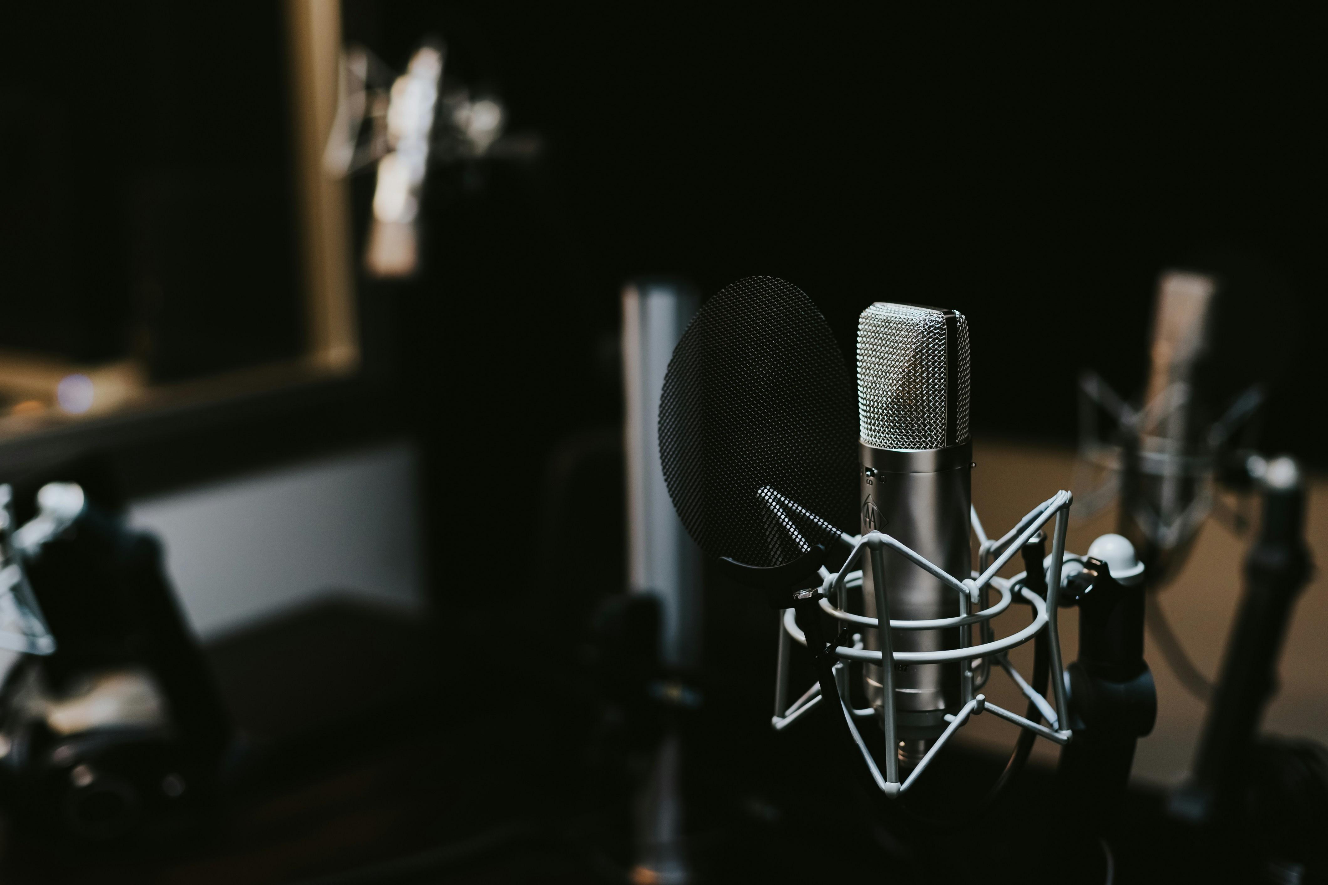 A picture of a microphone awaiting a podcast to be recorded