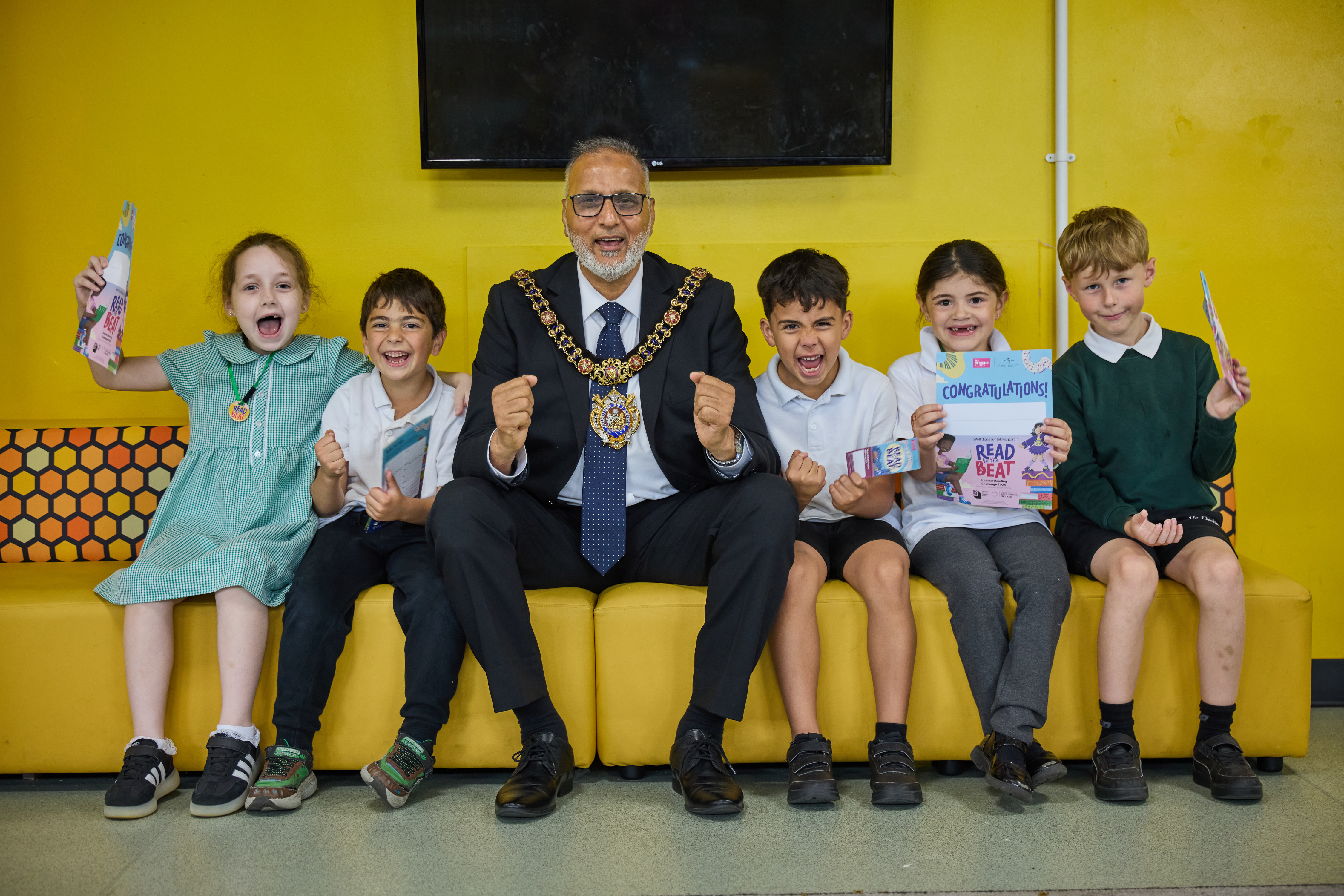 Lord Mayor meets some young people taking part in the summer reading challenge